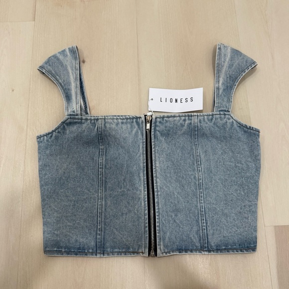 NWT Lioness Papa Don't Preach Denim Zip Crop Top Tank Women's Medium Light Wash - Picture 6 of 15